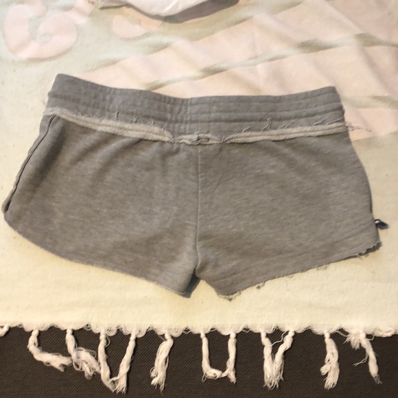 Billlabong Grey Shorts - Picture 2 of 3